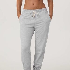 NWT VUORI women’s performance, pale gray Heather long Jogger Sweatpants Size L